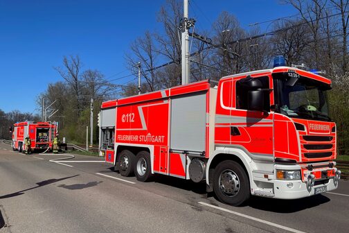 Großtanklöschfahrzeuge der Feuerwehr an der Einsatzstelle