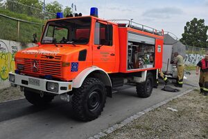 Tanklöschfahrzeug mit Anhänger Ölsperre