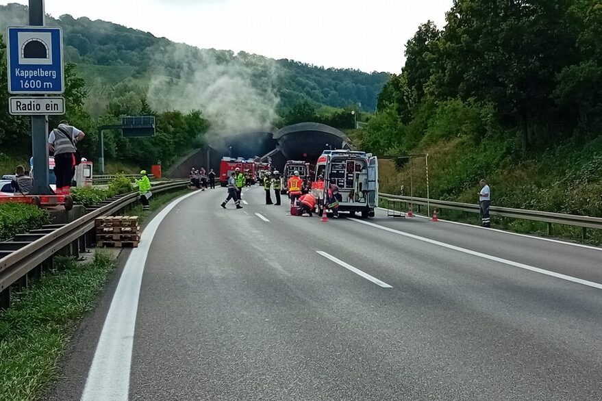 Dichter Rauch aus Kappelbergtunnel - Großübung