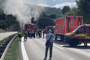 Rauch während der Übung aus Tunnelportal Fellbach