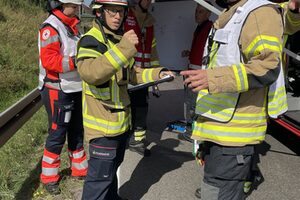 Einsatzleiter während der Lagebesprechung