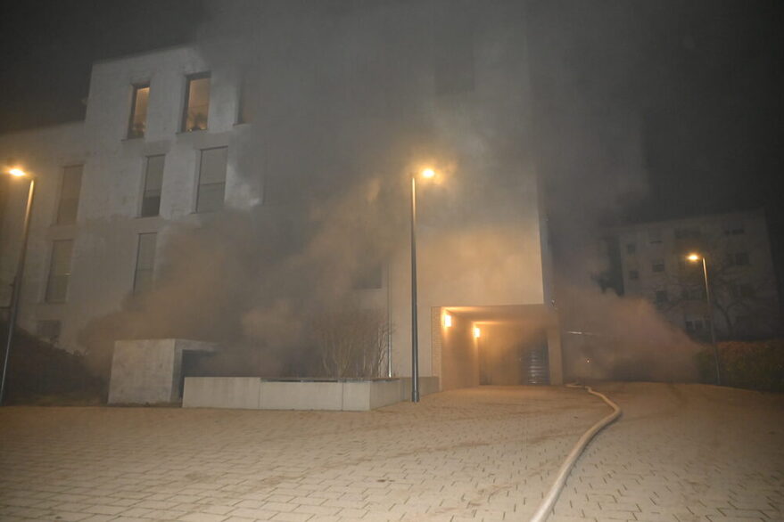 PKW Brand in einer Tiefgarage