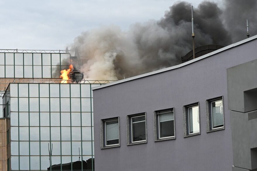 Brand auf Flachdach