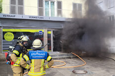 Brand in Wohn- und Geschäftsgebäude