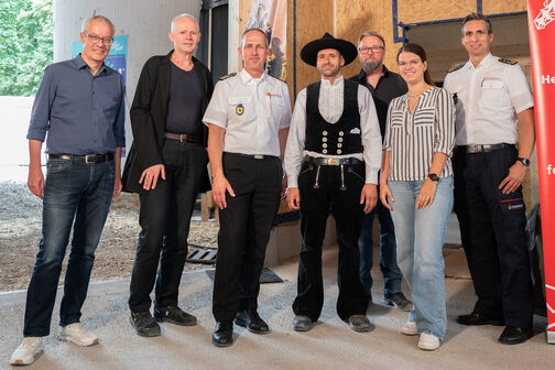 Gruppenbild mit den Amtsleitungen, Architekt und ausführende Firmen