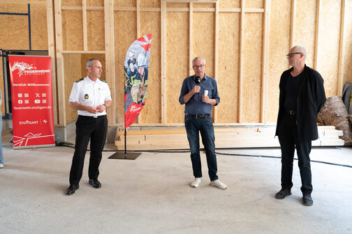 Richtfest Interim Feuerwache 1: Amtsleiter des Hochbauamtes Peter Holzer während seiner Rede