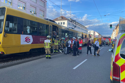 Verkehrsunfall zwischen Stadtbahn und PKW