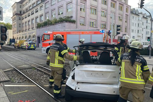 Verkehrsunfall zwischen Stadtbahn und PKW