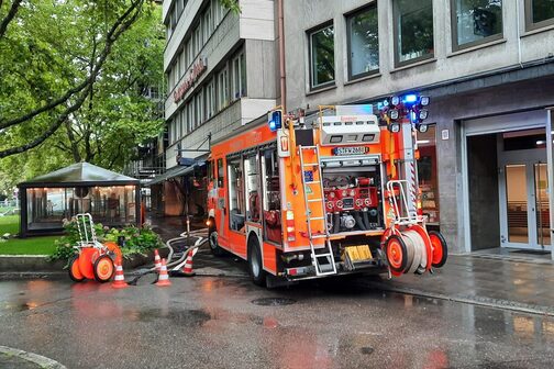 Tiefgarage eines Wohn- und Geschäftshaus überflutet