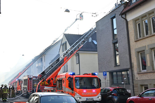 Feuerwehr im Einsatz beim Dachstuhlbrand