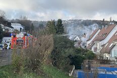Brand in Mehrfamilienhaus in Stuttgart-Hedelfingen