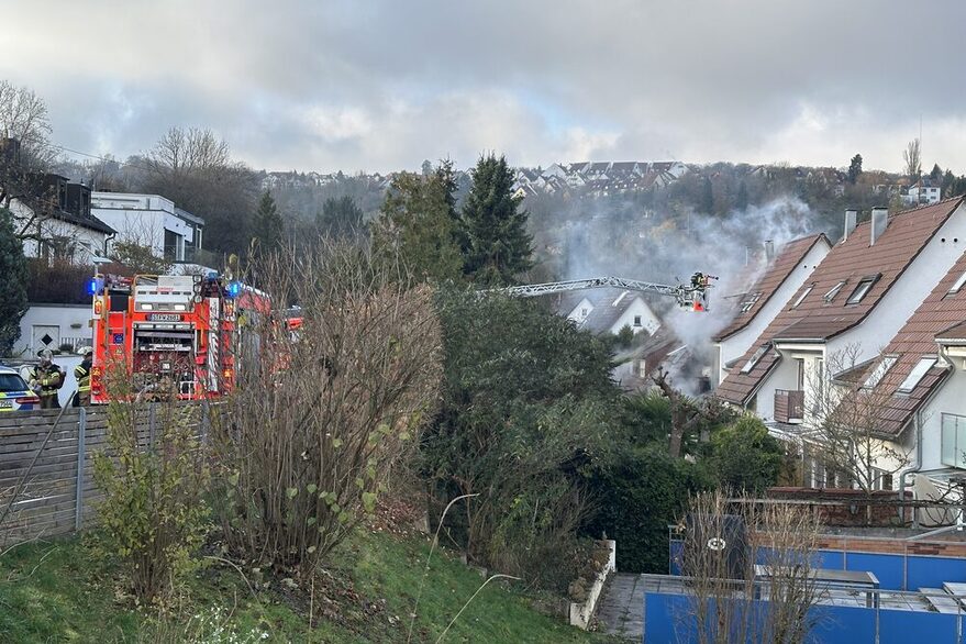 Brand in Mehrfamilienhaus in Stuttgart-Hedelfingen