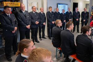 Vereidigungen und Beföderungen - Vertreter der Feuerwachen, Verwaltung und Aus & Fortbildungszentrum
