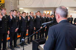 Vereidigungen und Beföderungen