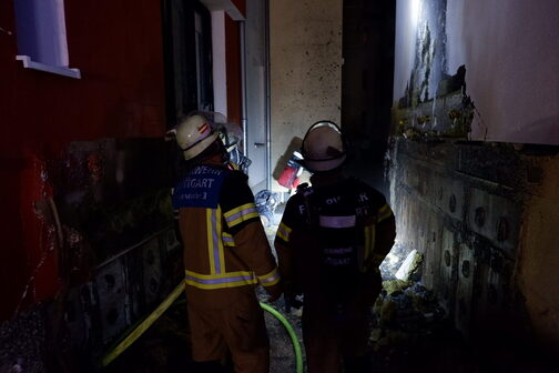 Mülltonnenbrand greift auf Gebäudefassaden über