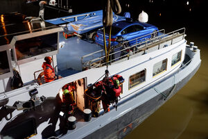 Höhenretter mit Schleifkorbtrage im Einsatz