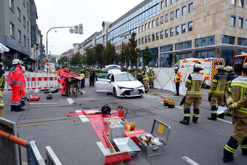 Verkehrsunfall zwischen einem PKW und einer Stadtbahn