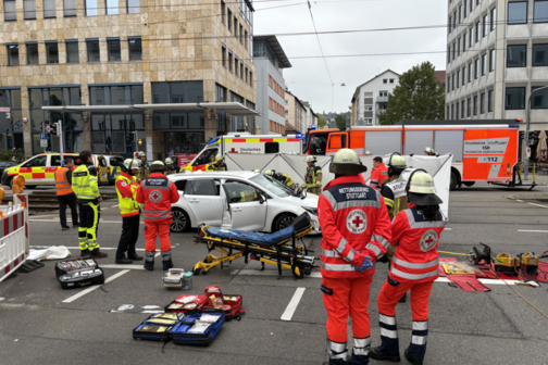 Verkehrsunfall zwischen einem PKW und einer Stadtbahn